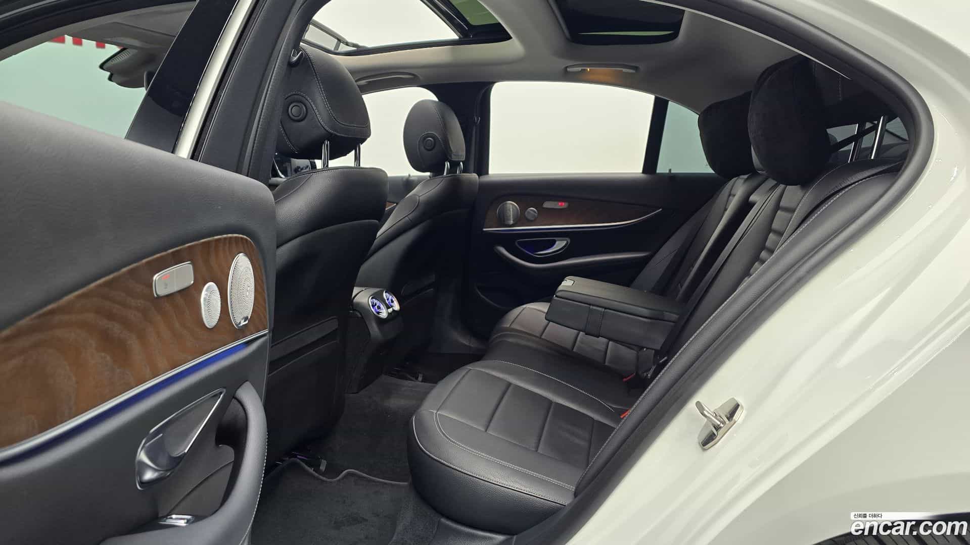 E-Class Mercedes-Benz 2019.8-OPTION-016