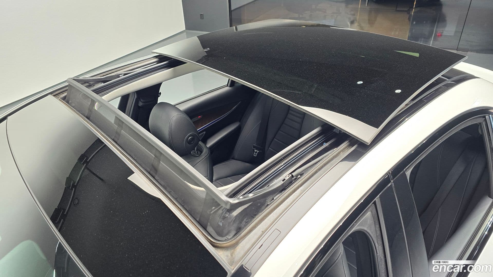 Main__Slider__Photo:E-Class Mercedes-Benz 2019.8-17