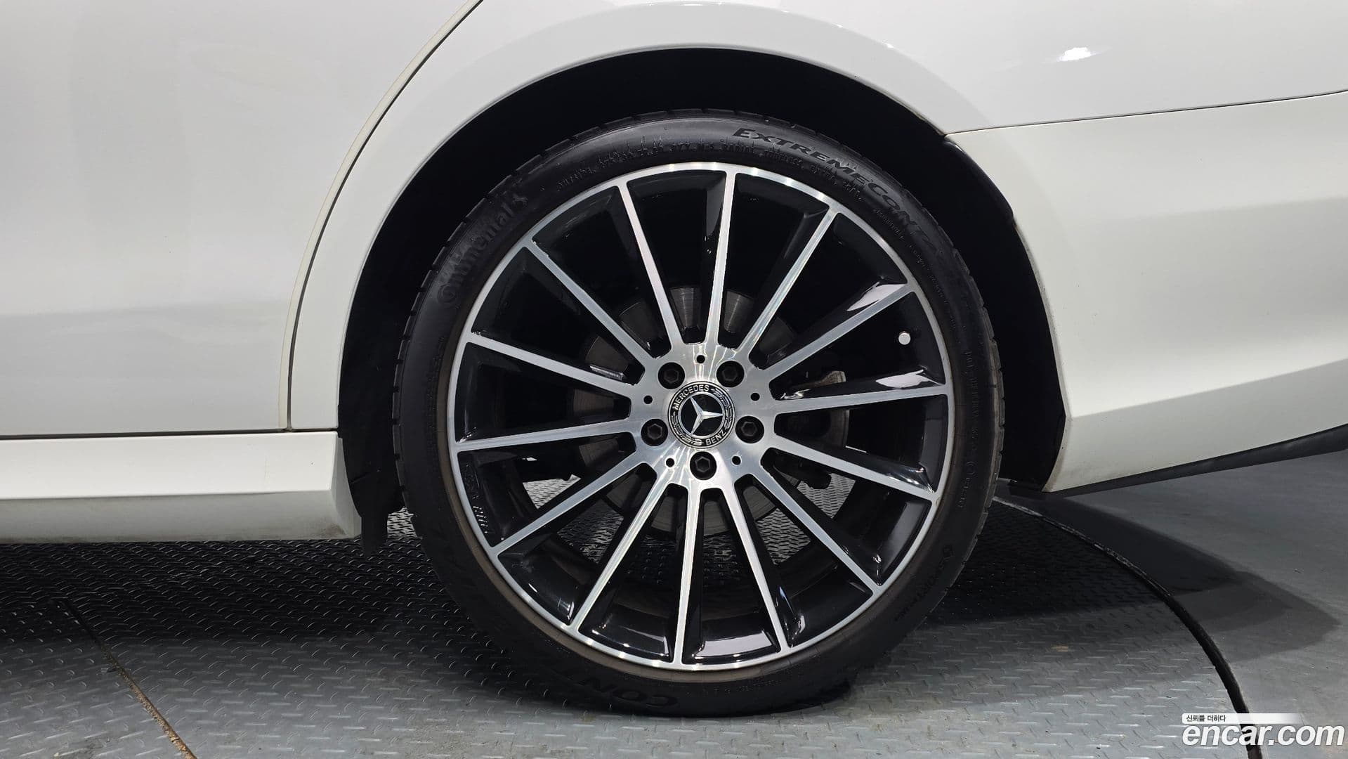 Main__Slider__Photo:E-Class Mercedes-Benz 2019.8-20