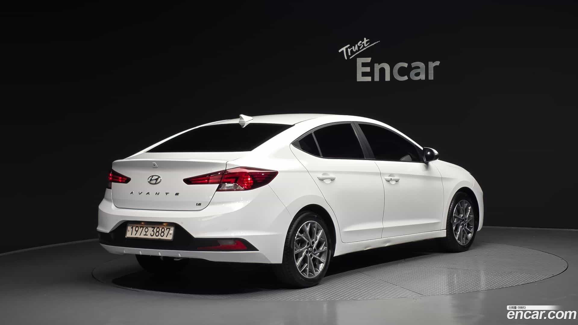 AVANTE Hyundai 2019.7-OUTER-002