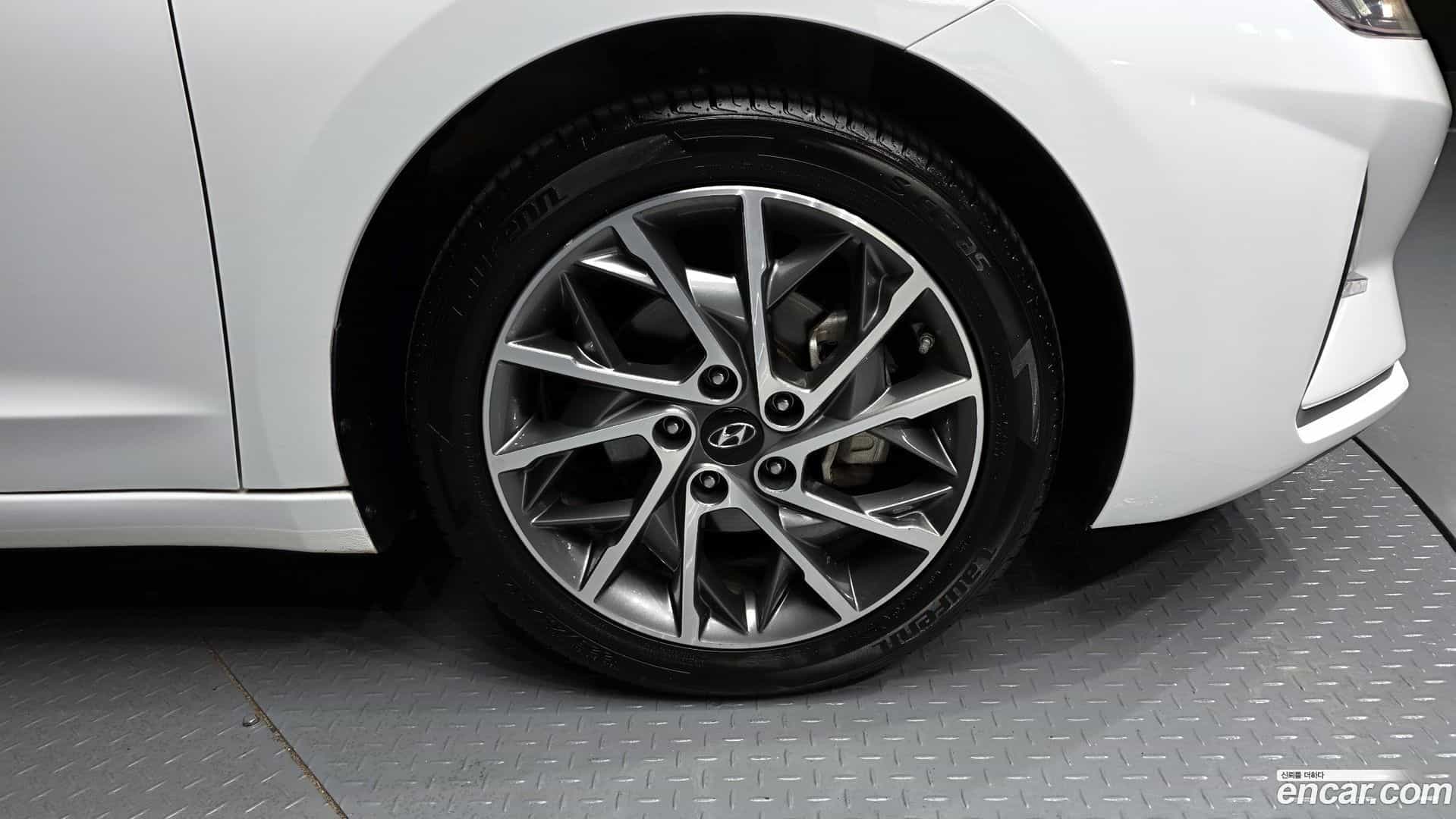 AVANTE Hyundai 2019.7-OUTER-031