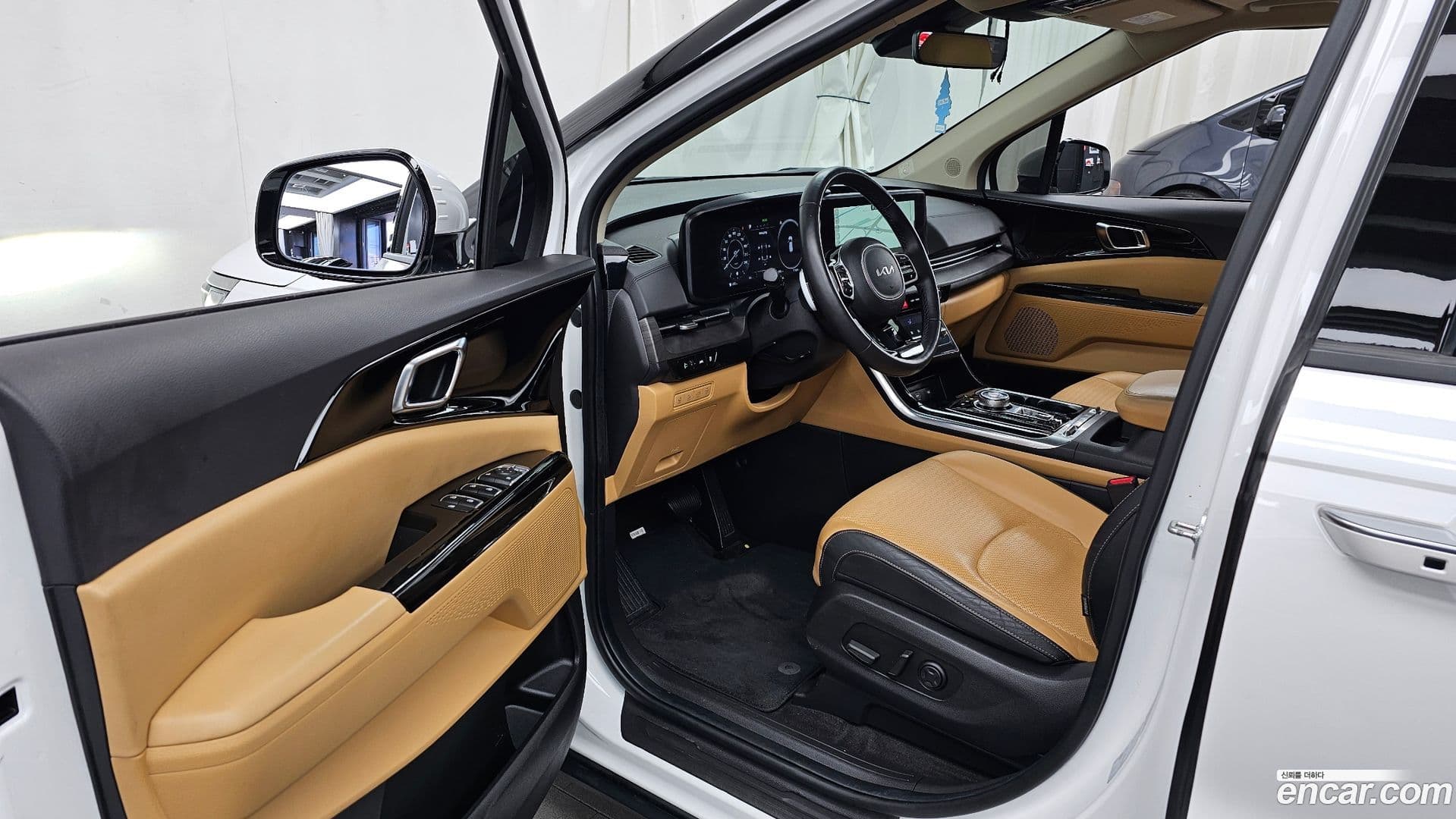 Main__Slider__Photo:Canival Kia 2023.6-9