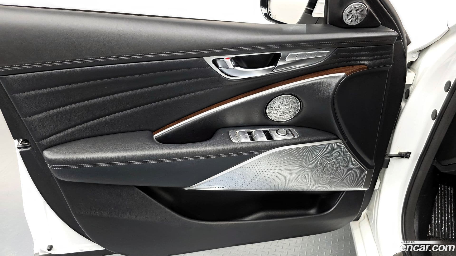 Main__Slider__Photo:K9 Kia 2021.0-23