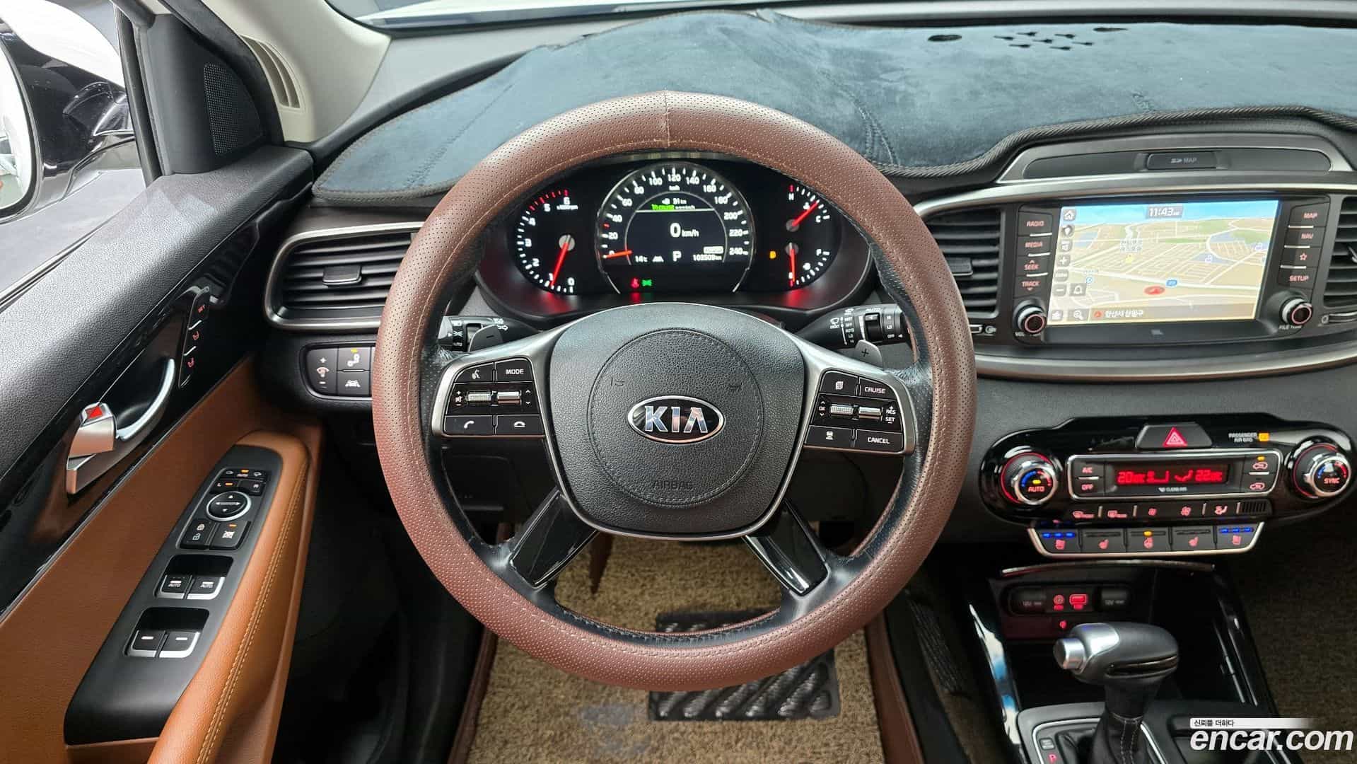 Sorento Kia 2018.6-OPTION-017