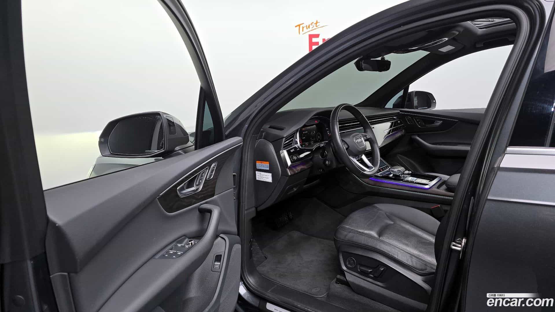 Q7 Audi 2021.10-INNER-010