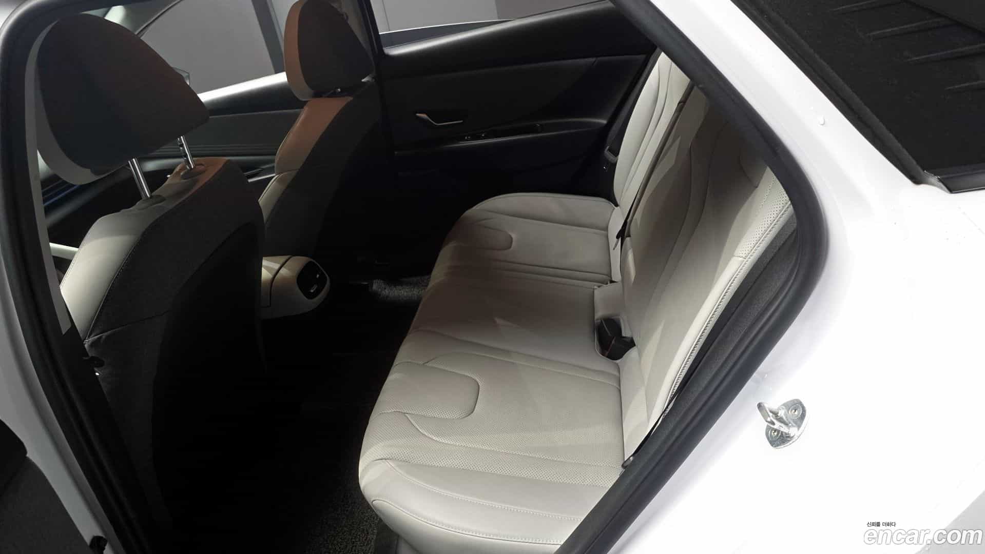 AVANTE Hyundai 2021.6-OPTION-016
