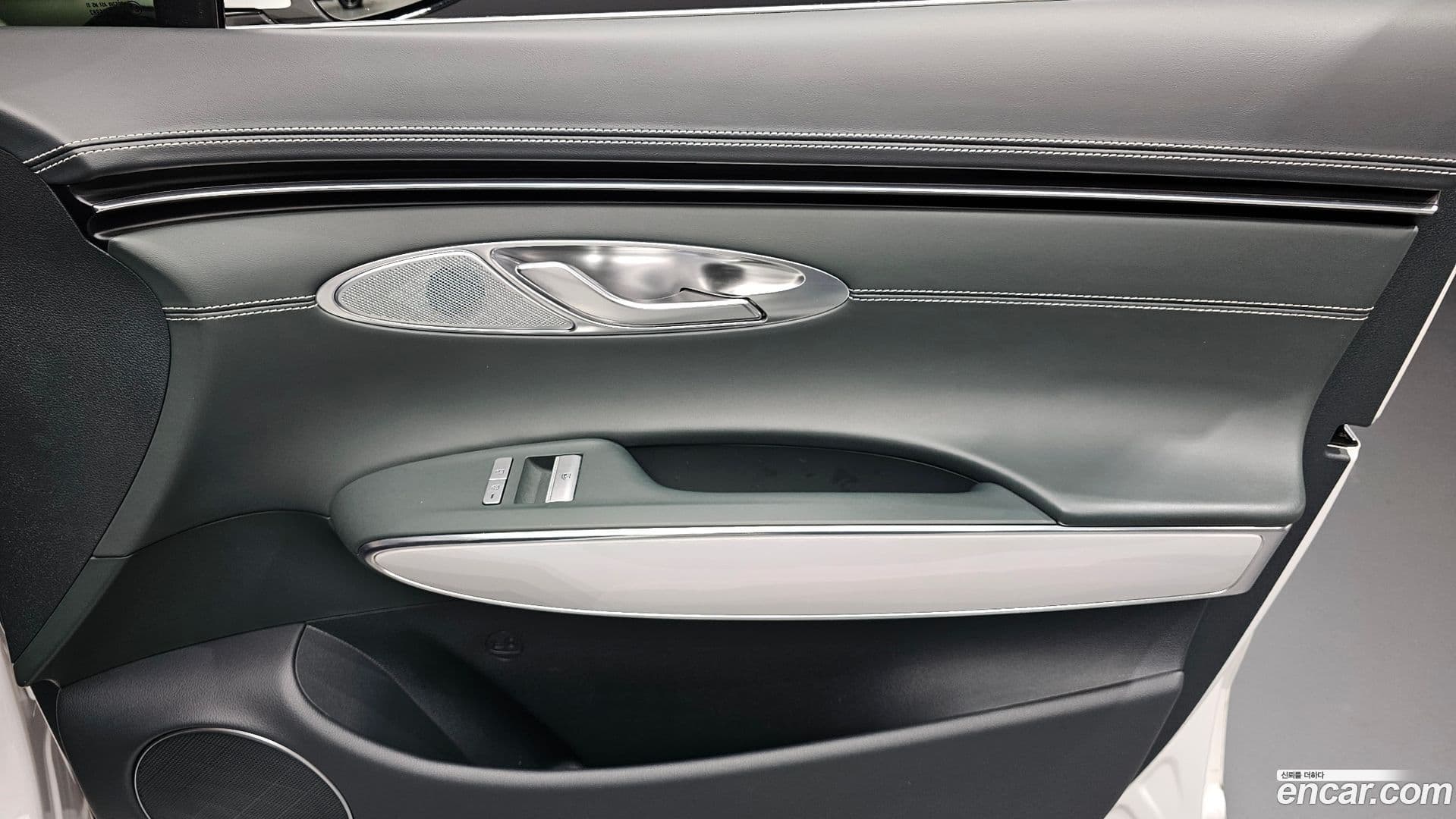 Main__Slider__Photo:GV70 Genesis 2022.4-24