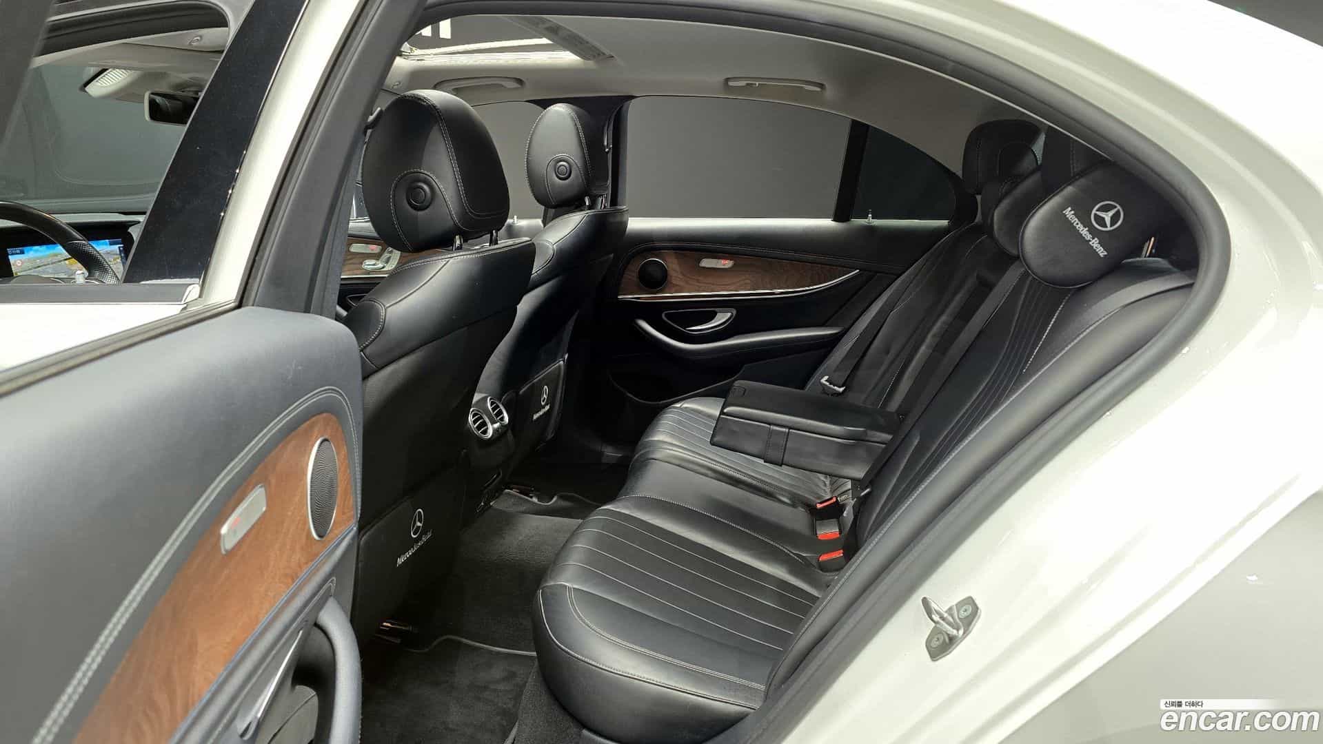 E-Class Mercedes-Benz 2016.9-OPTION-015