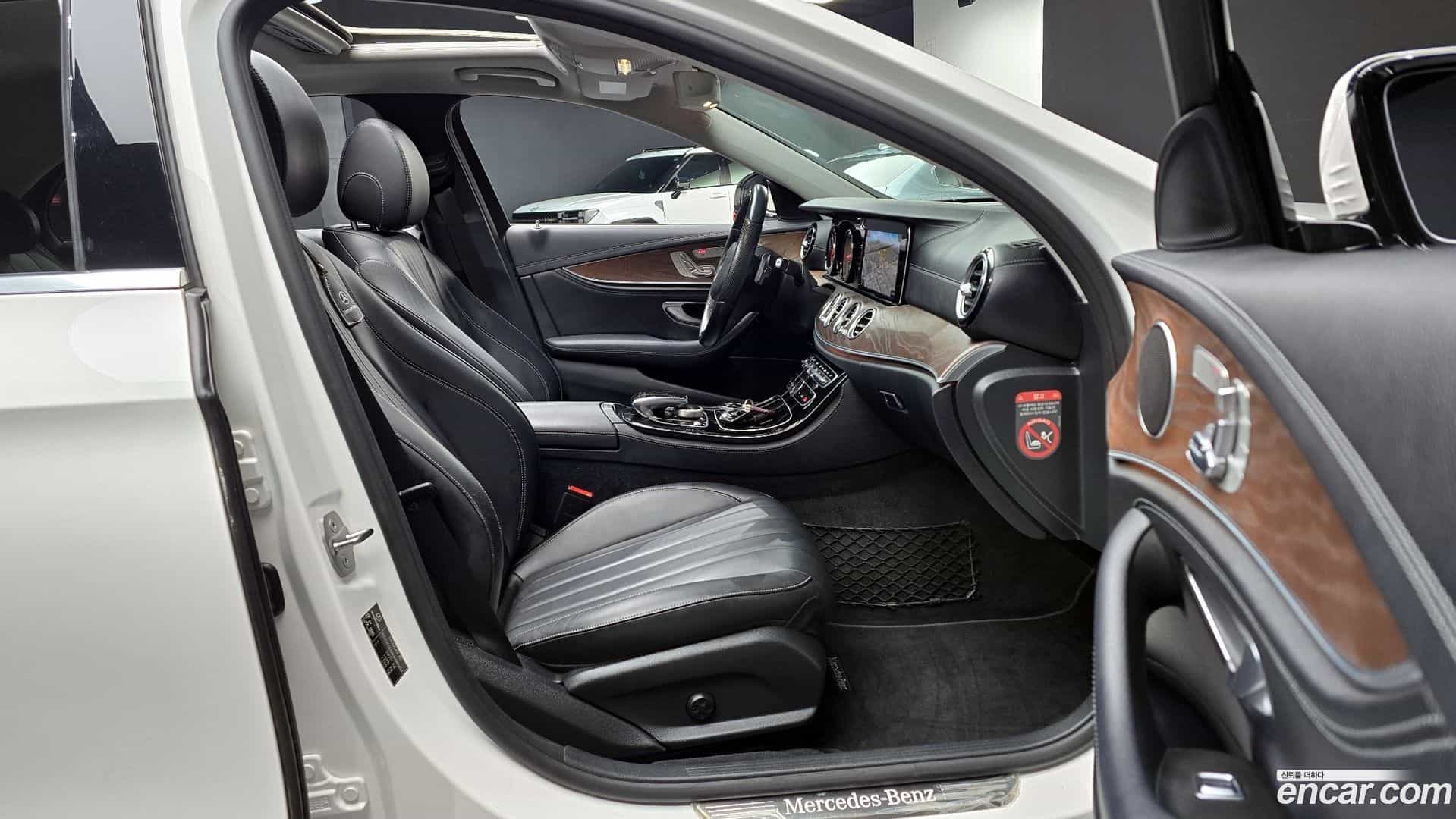 E-Class Mercedes-Benz 2016.9-OPTION-016