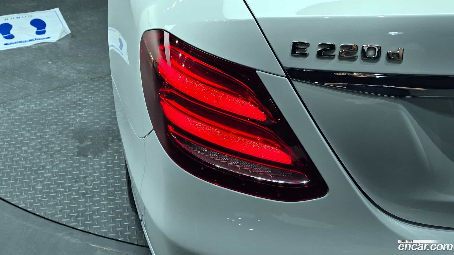 E-Class Mercedes-Benz 2016.9-OUTER-033