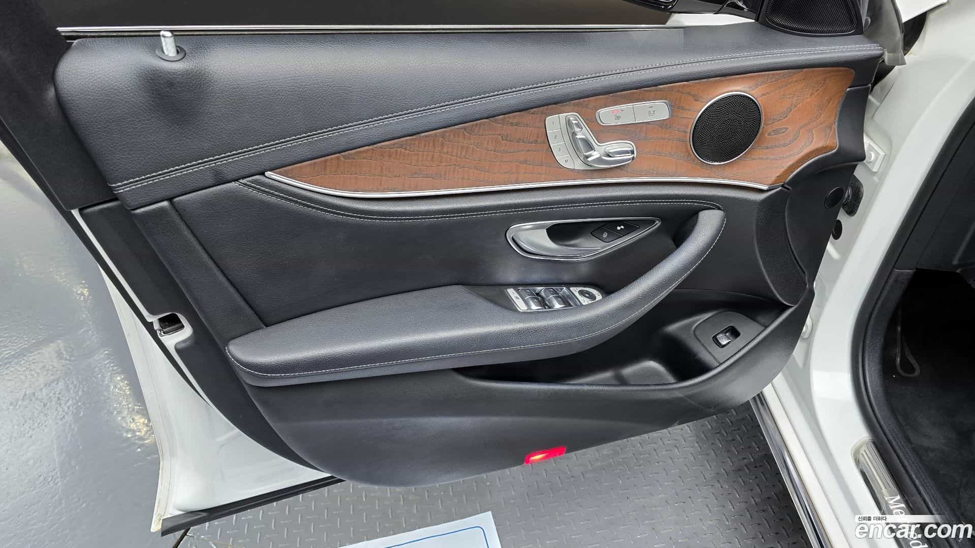 E-Class Mercedes-Benz 2016.9-INNER-034