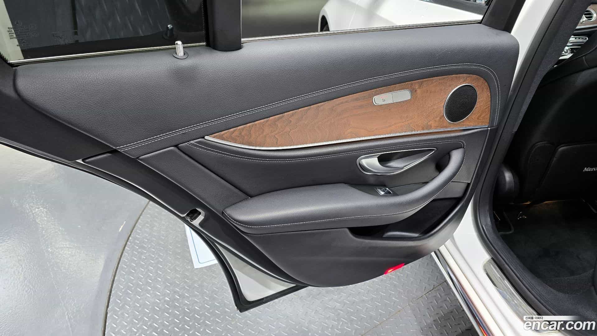 E-Class Mercedes-Benz 2016.9-INNER-035