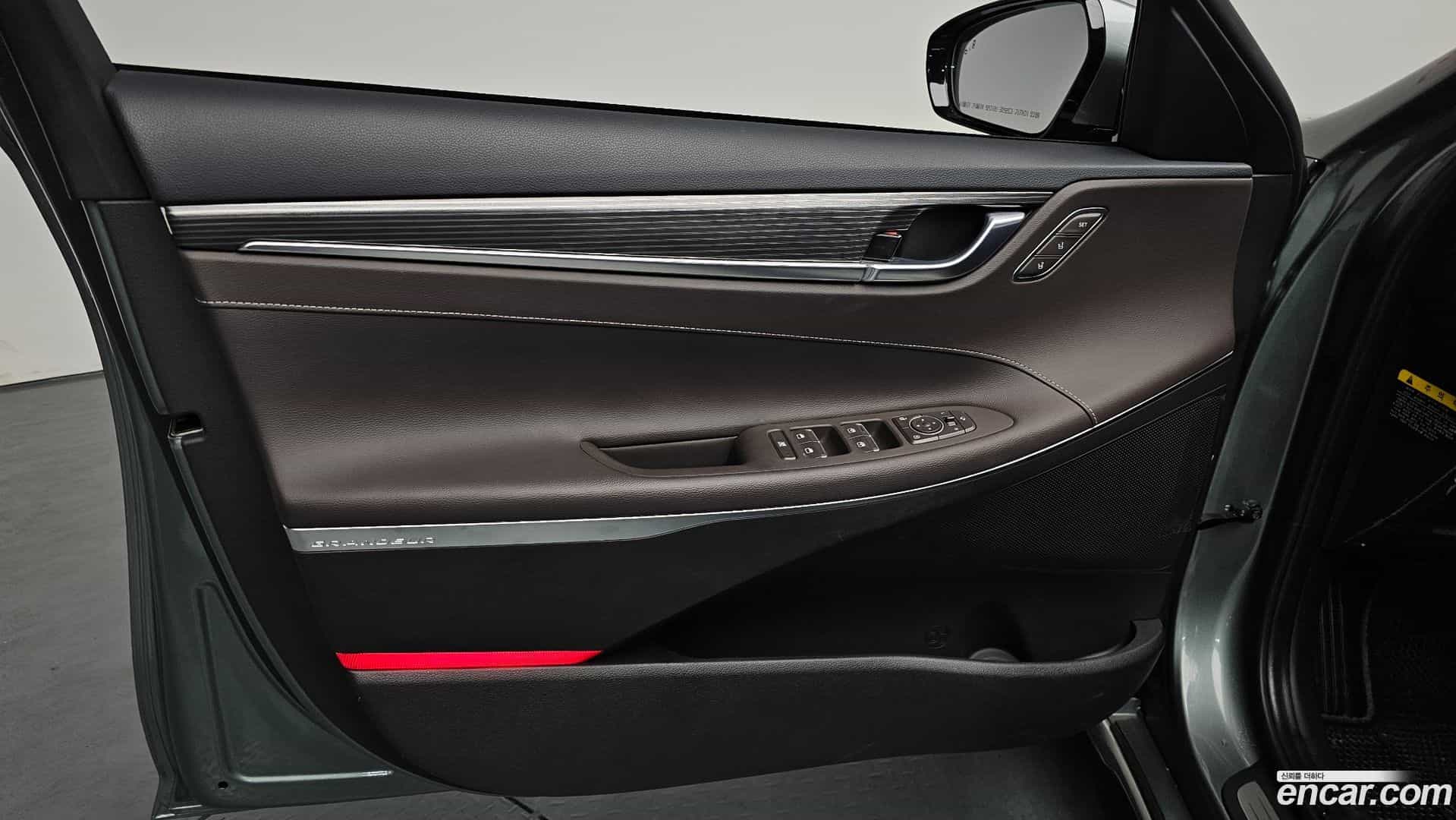 Grandeur Hyundai 2017.2-INNER-034
