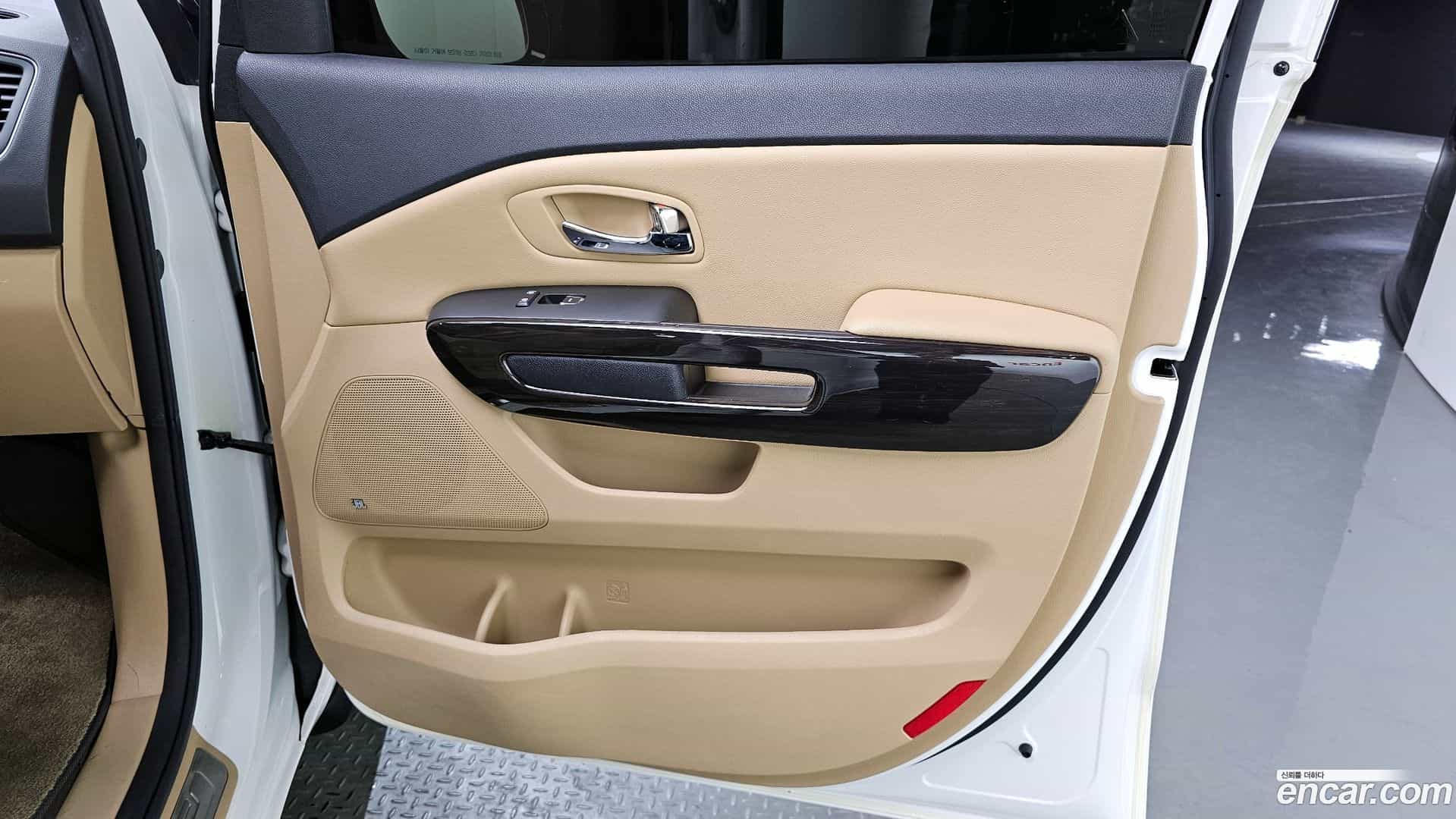 Canival Kia 2017.1-INNER-035