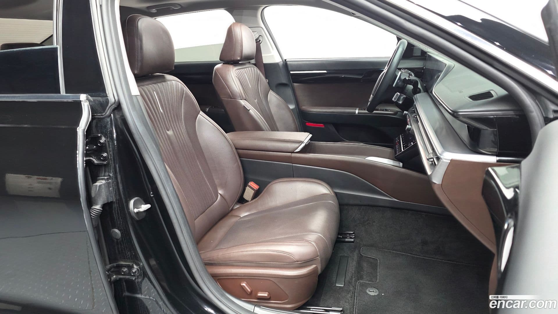 Main__Slider__Photo:Grandeur Hyundai 2023.11-10