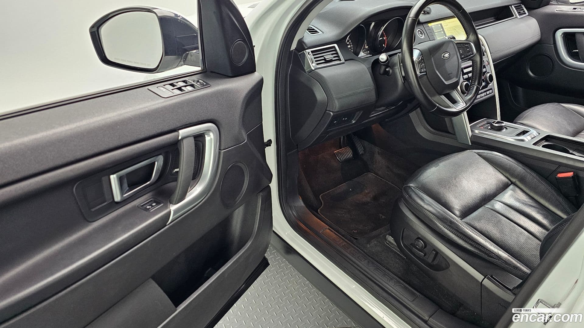 Main__Slider__Photo:Discovery Sport Land Rover 2018.11-9