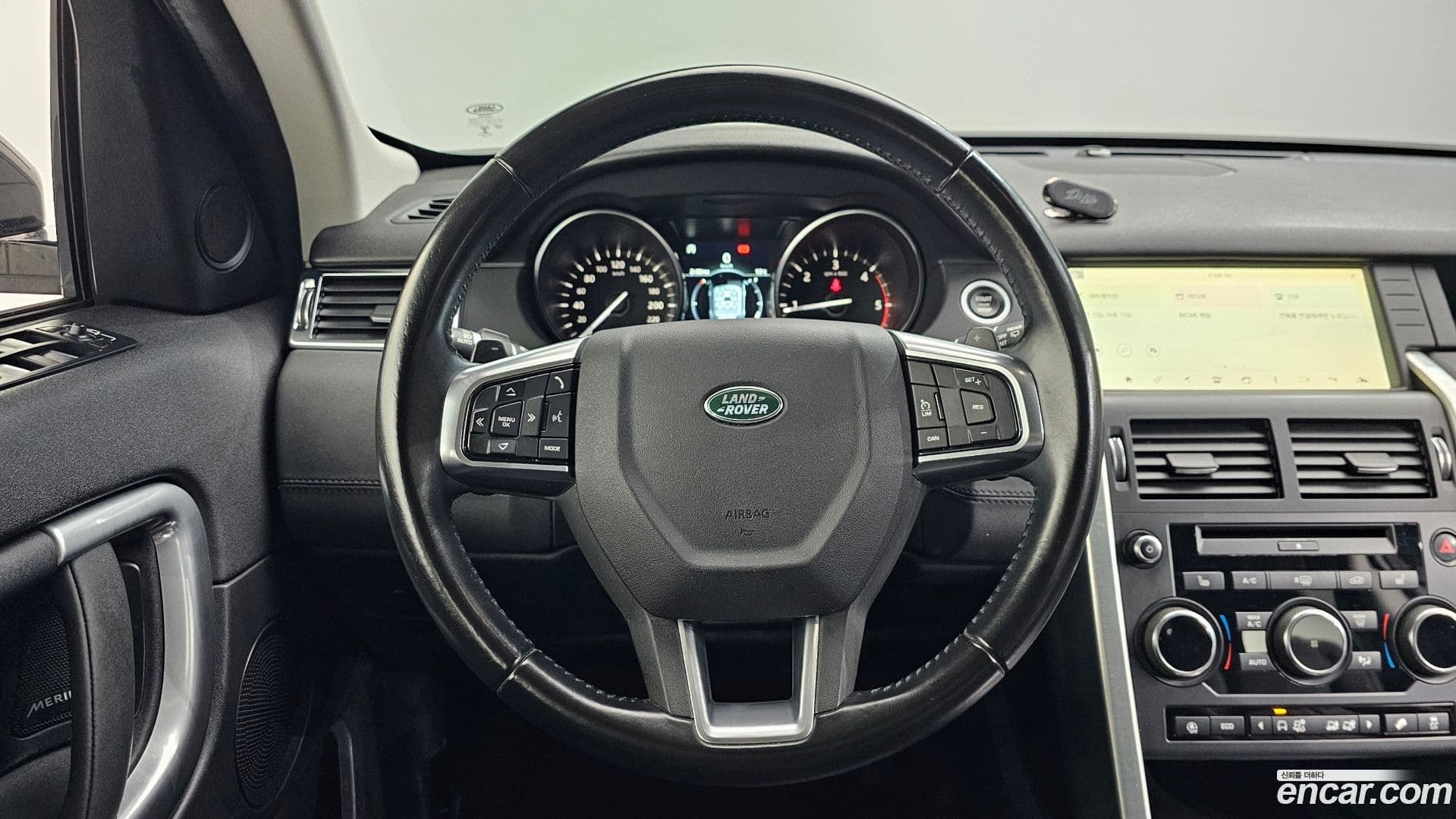 Main__Slider__Photo:Discovery Sport Land Rover 2018.11-13