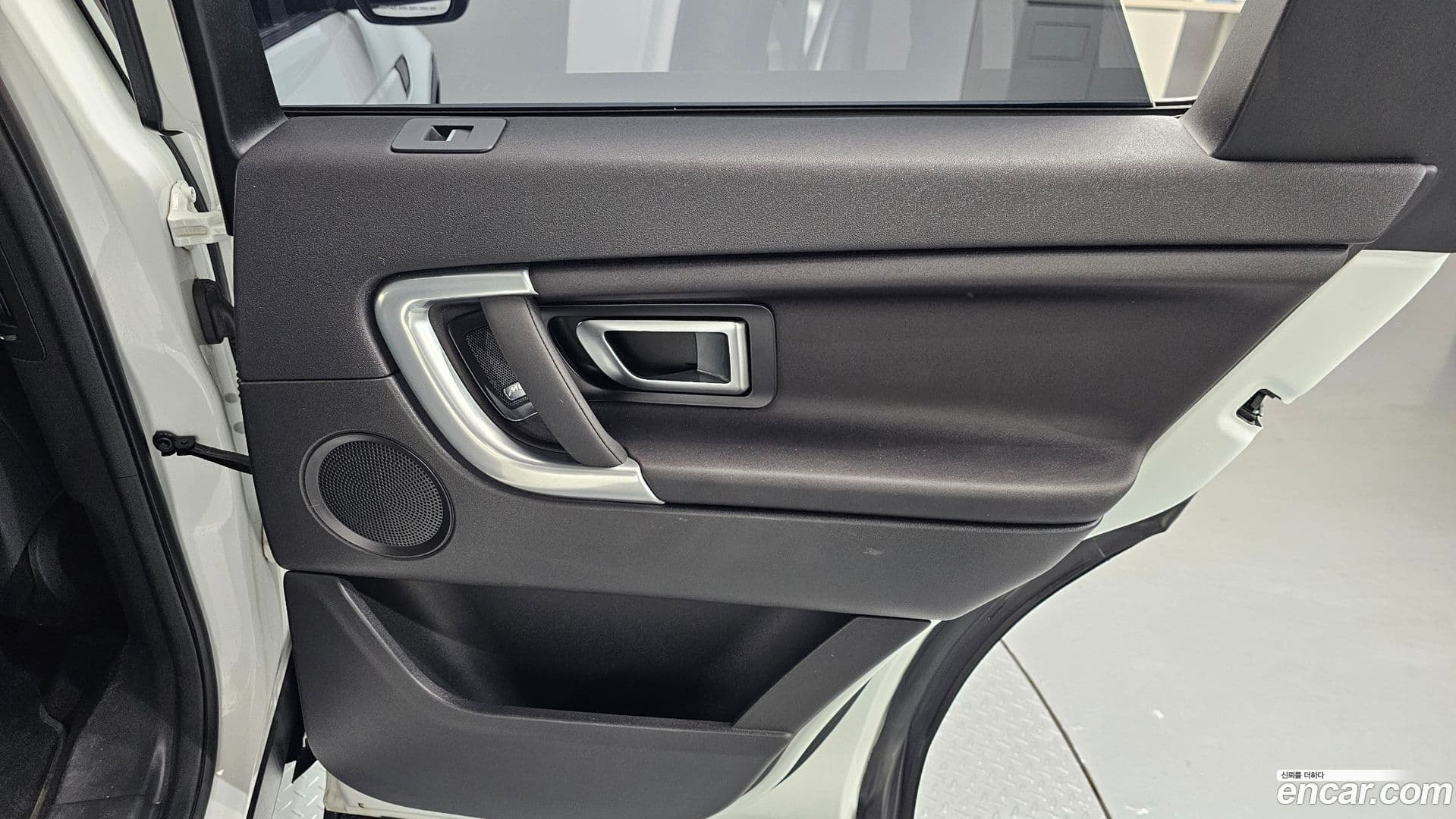 Main__Slider__Photo:Discovery Sport Land Rover 2018.11-24