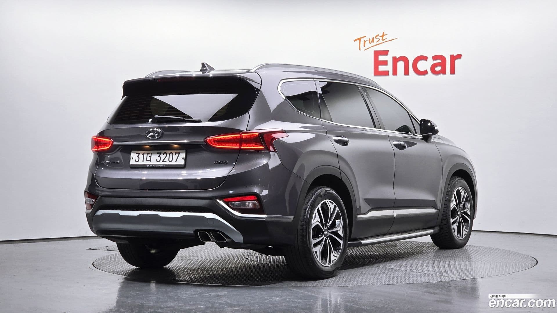 Main__Slider__Photo:Santafe Hyundai 2018.3-1