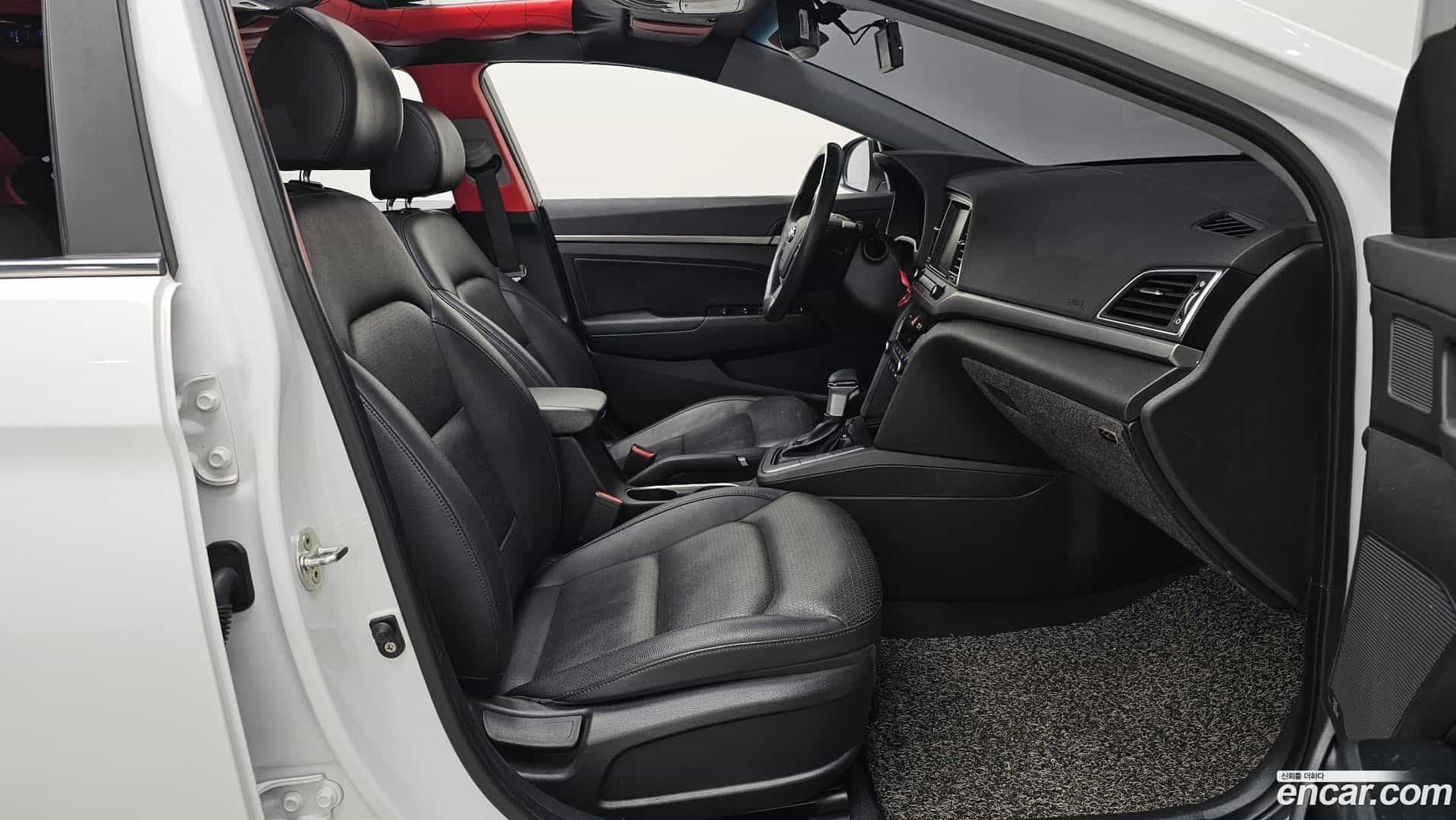 AVANTE Hyundai 2017.10-OPTION-015