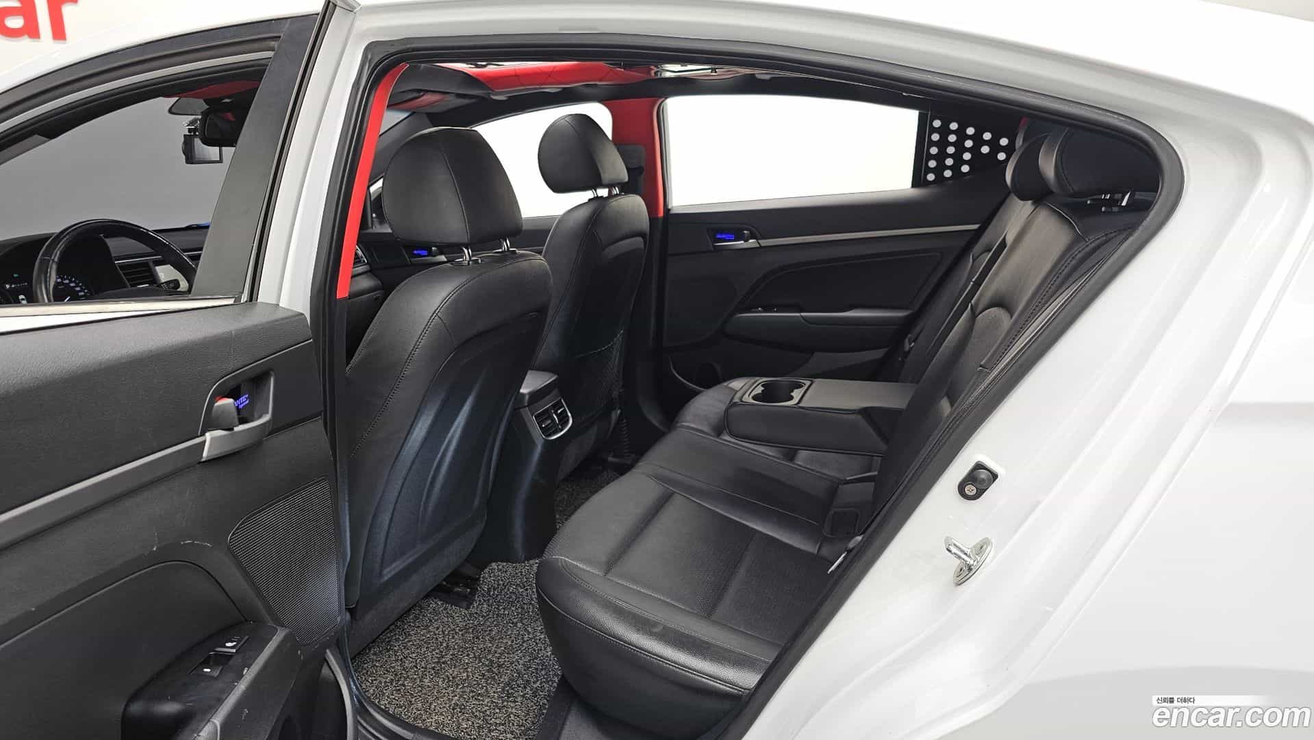 AVANTE Hyundai 2017.10-OPTION-016