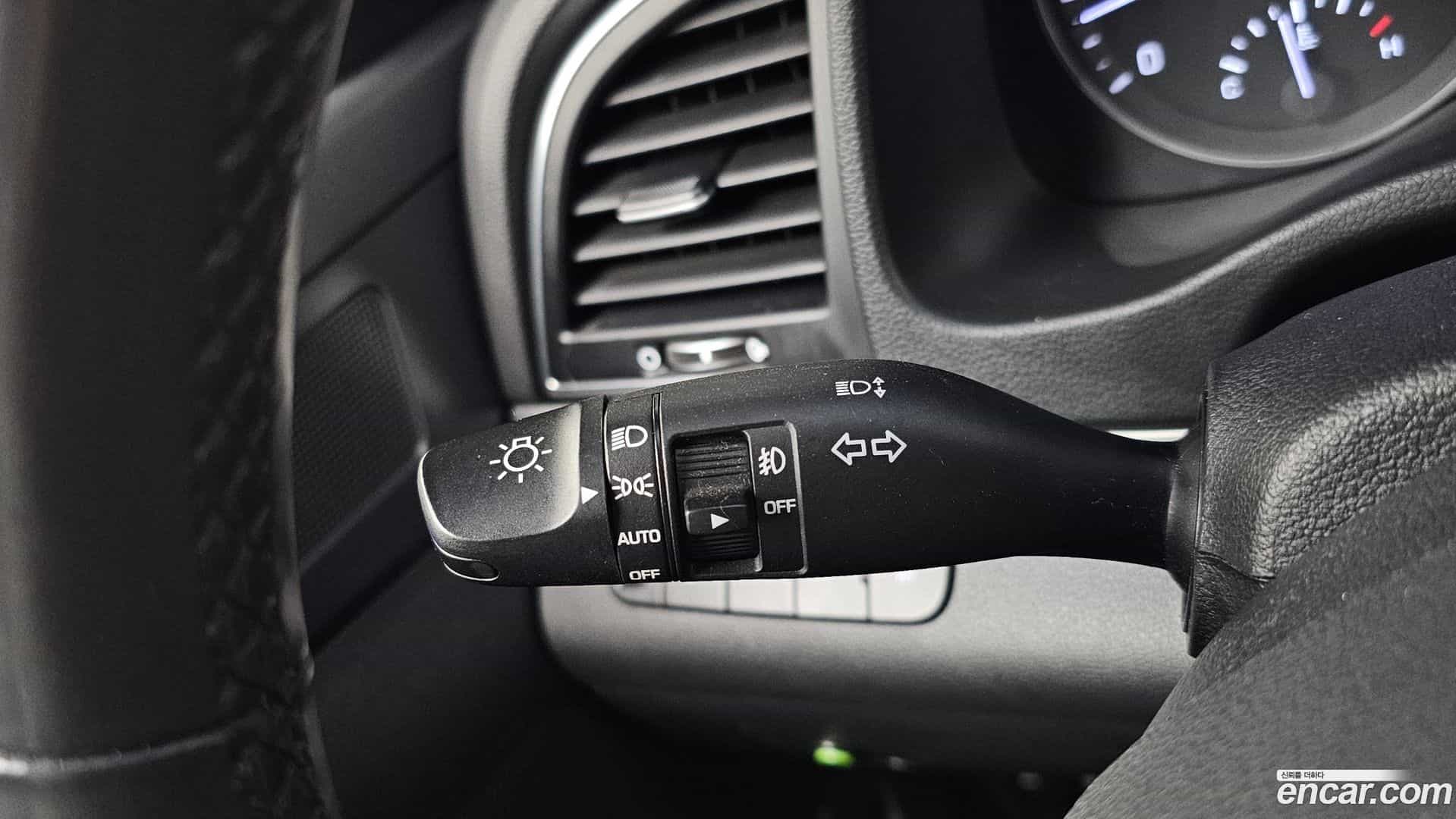 AVANTE Hyundai 2017.10-OPTION-023