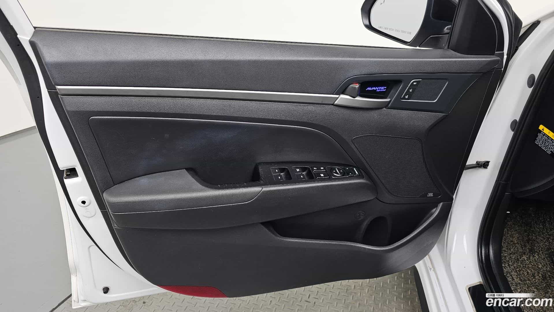 AVANTE Hyundai 2017.10-INNER-034