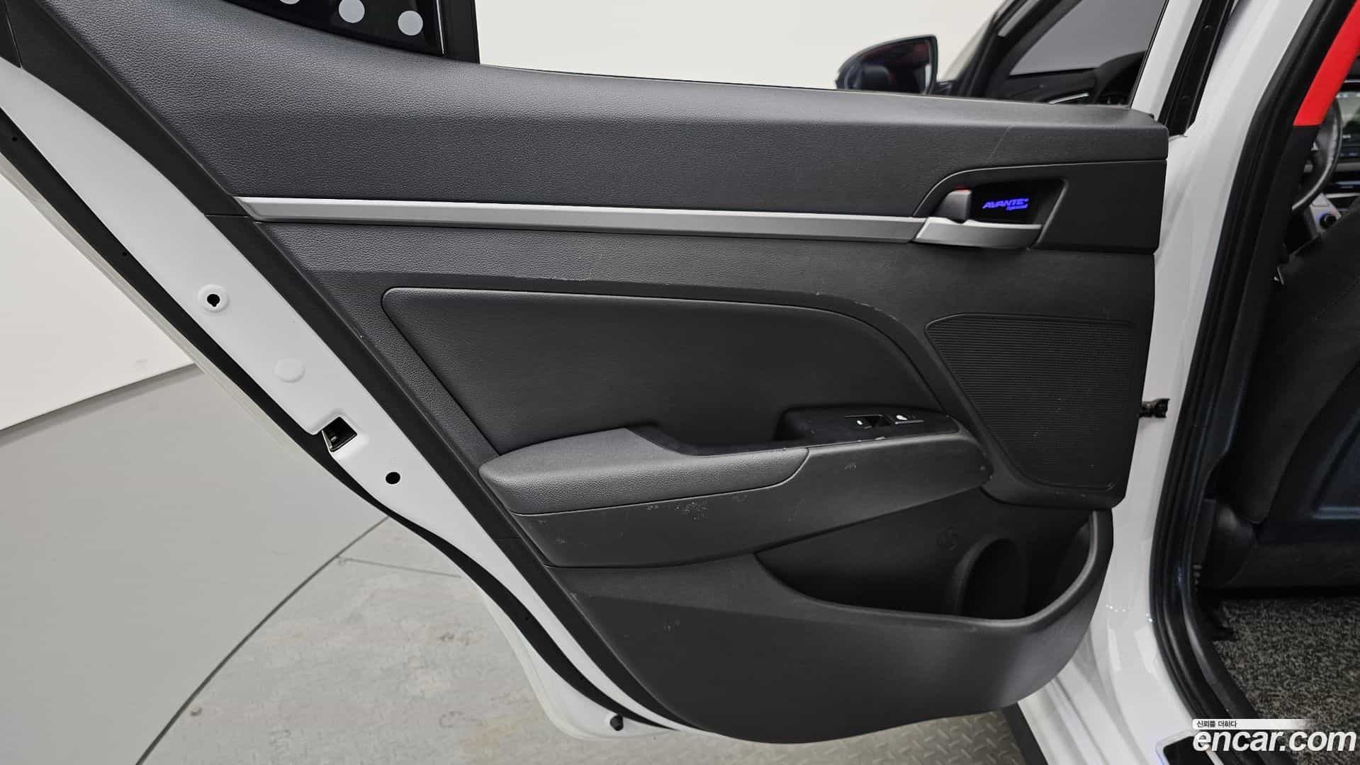 AVANTE Hyundai 2017.10-INNER-035