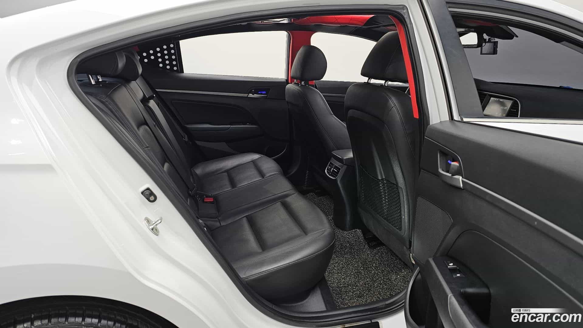 AVANTE Hyundai 2017.10-INNER-036