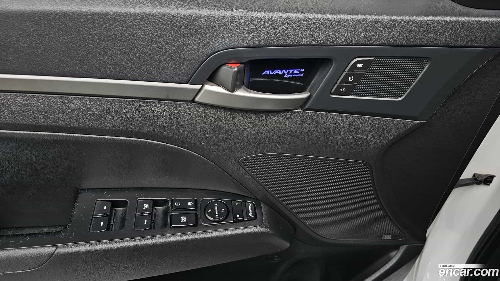 AVANTE Hyundai 2017.10-OPTION-040