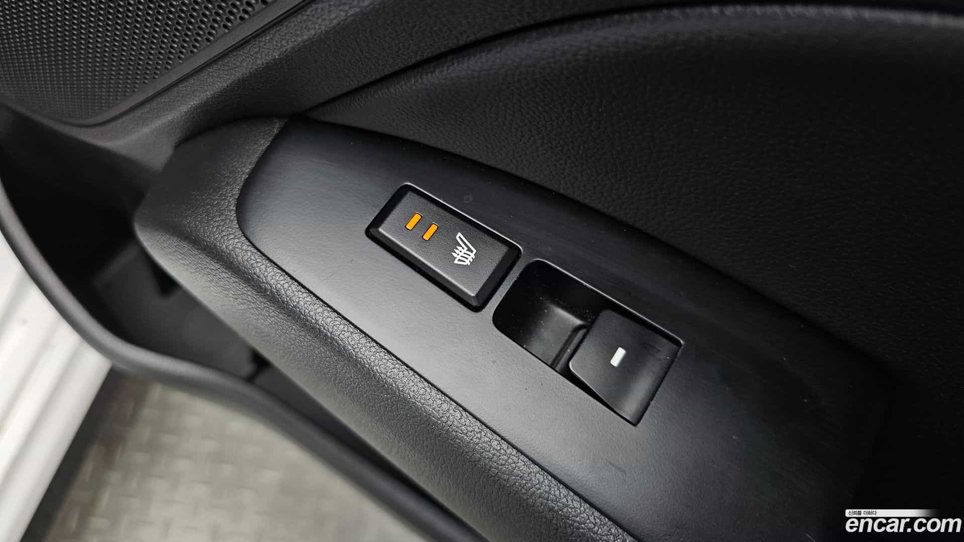 AVANTE Hyundai 2017.10-OPTION-043