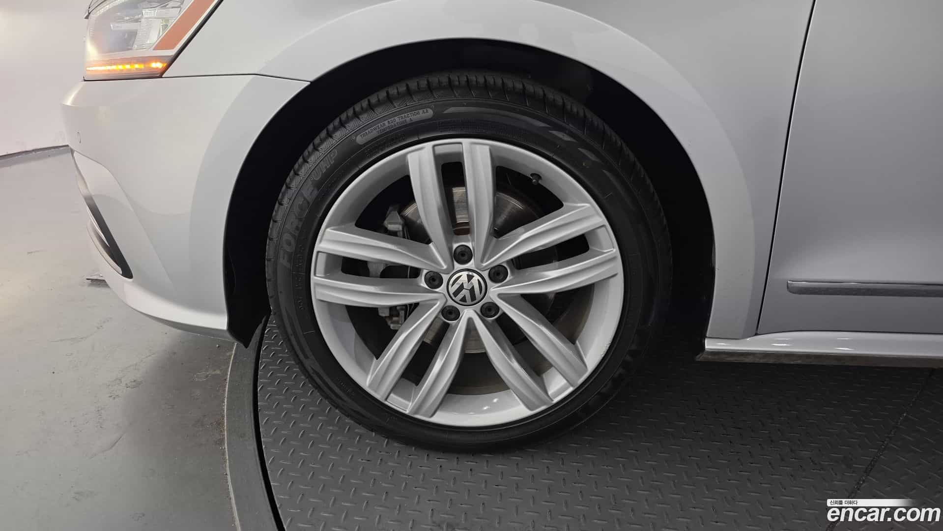 Passat Volkswagen 2018.9-OUTER-005