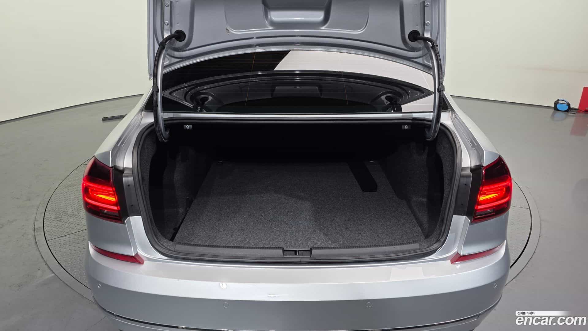 Passat Volkswagen 2018.9-OPTION-024