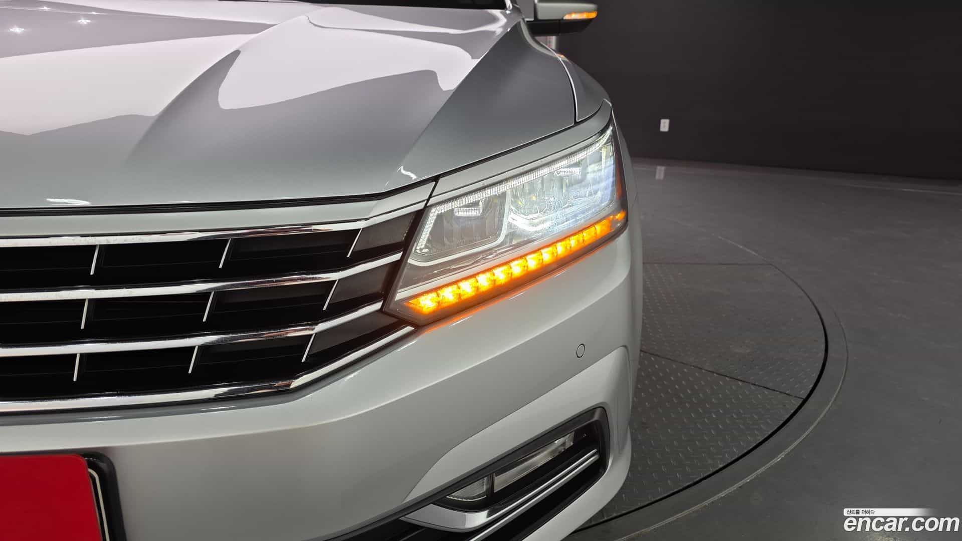 Passat Volkswagen 2018.9-OUTER-032