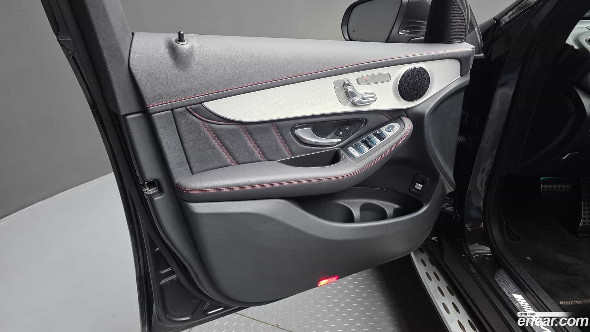 GLC-Class Mercedes-Benz 2022.2-INNER-034
