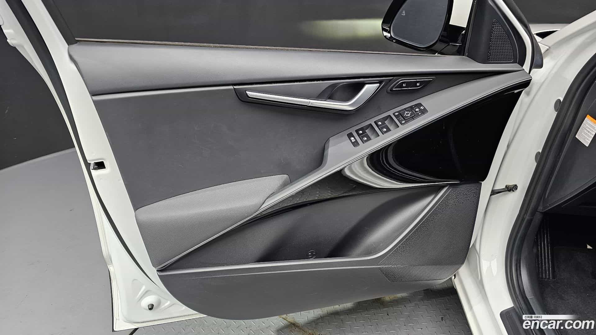 Niro Kia 2022.2-INNER-034