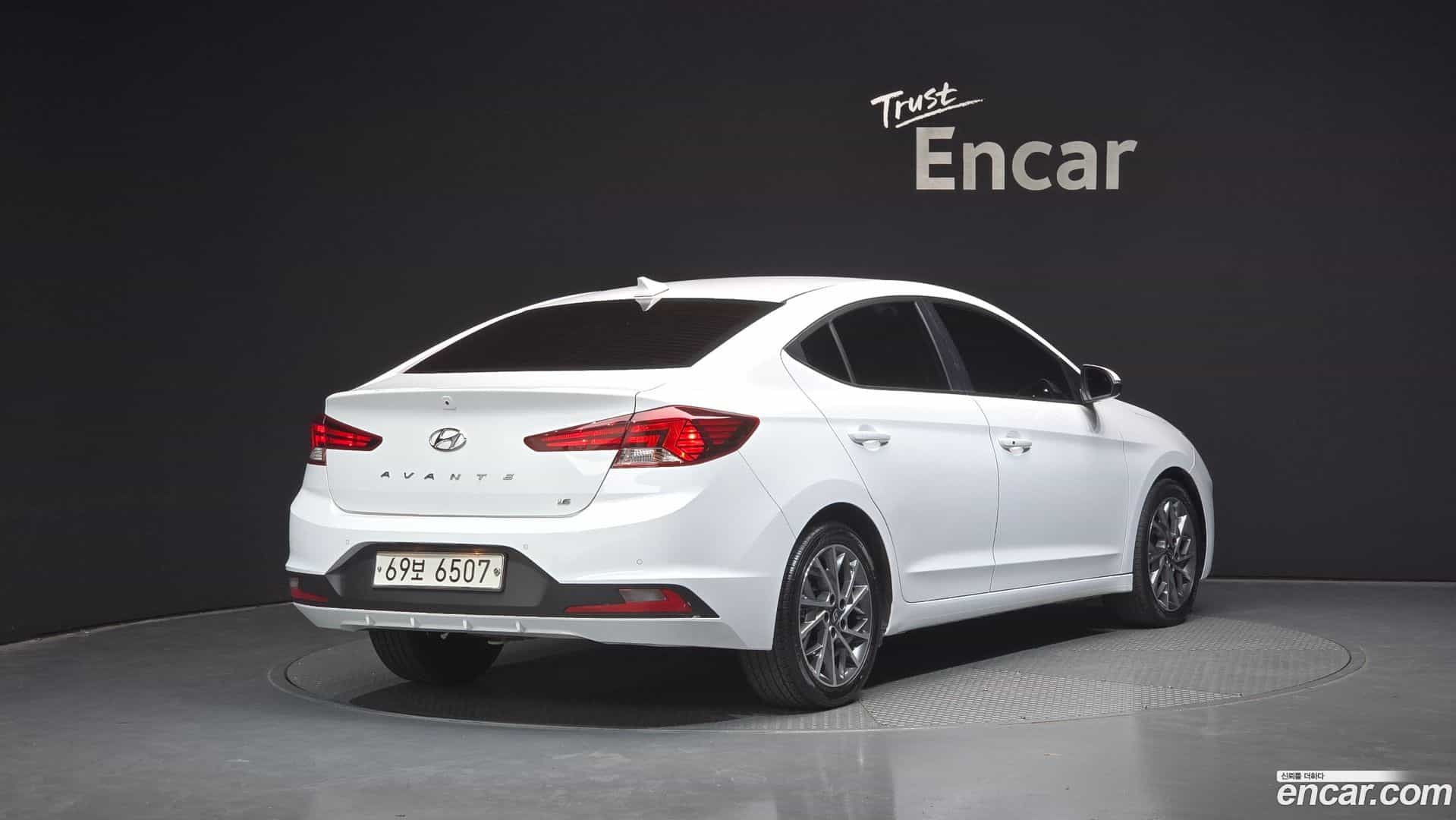 AVANTE Hyundai 2018.11-OUTER-002