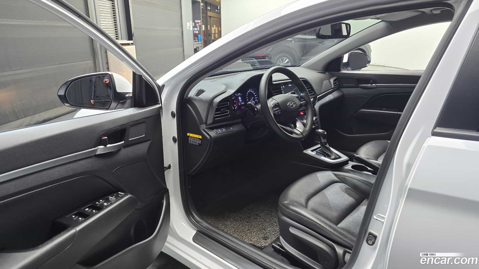 AVANTE Hyundai 2018.11-INNER-010