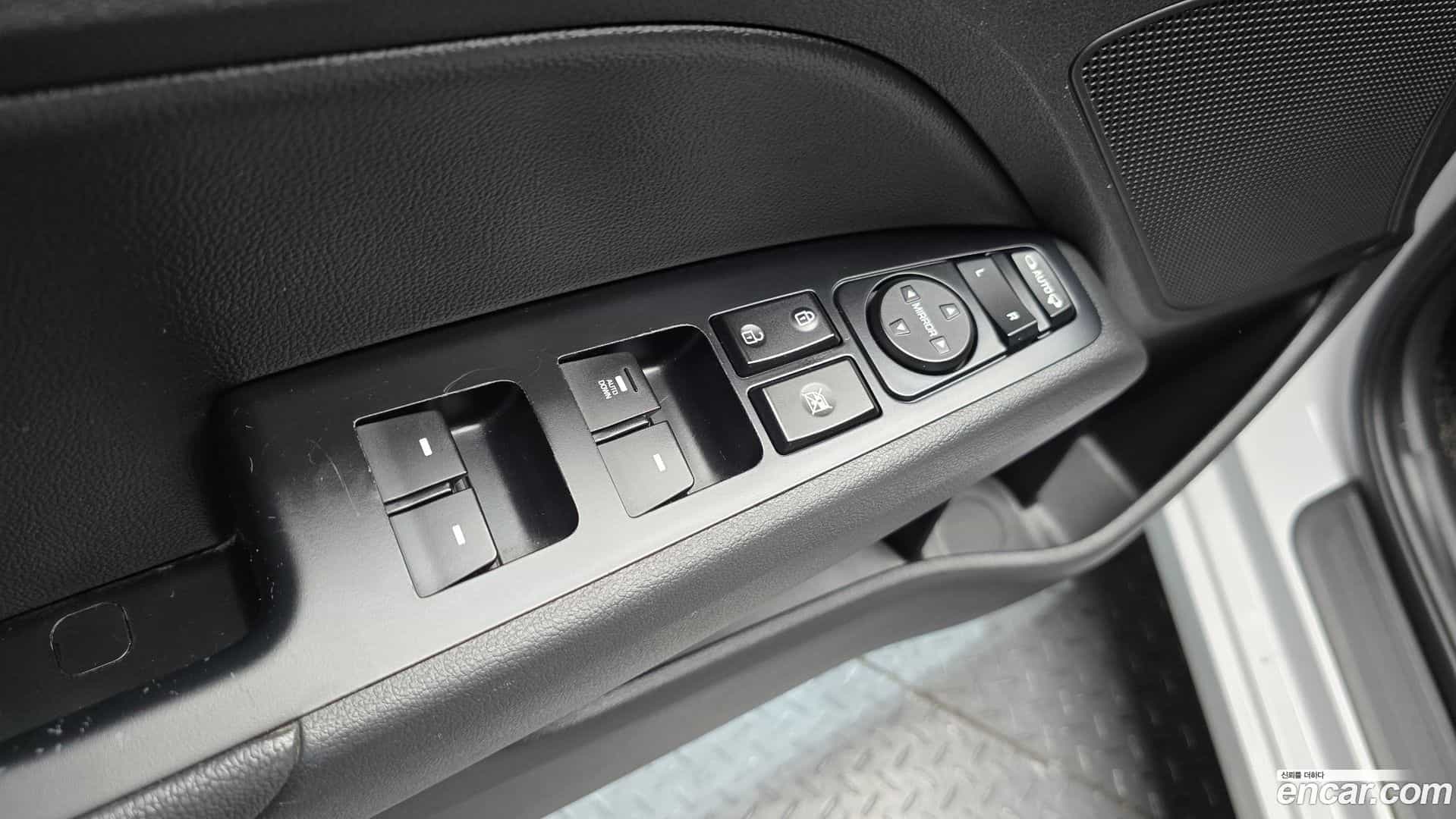 AVANTE Hyundai 2018.11-OPTION-018