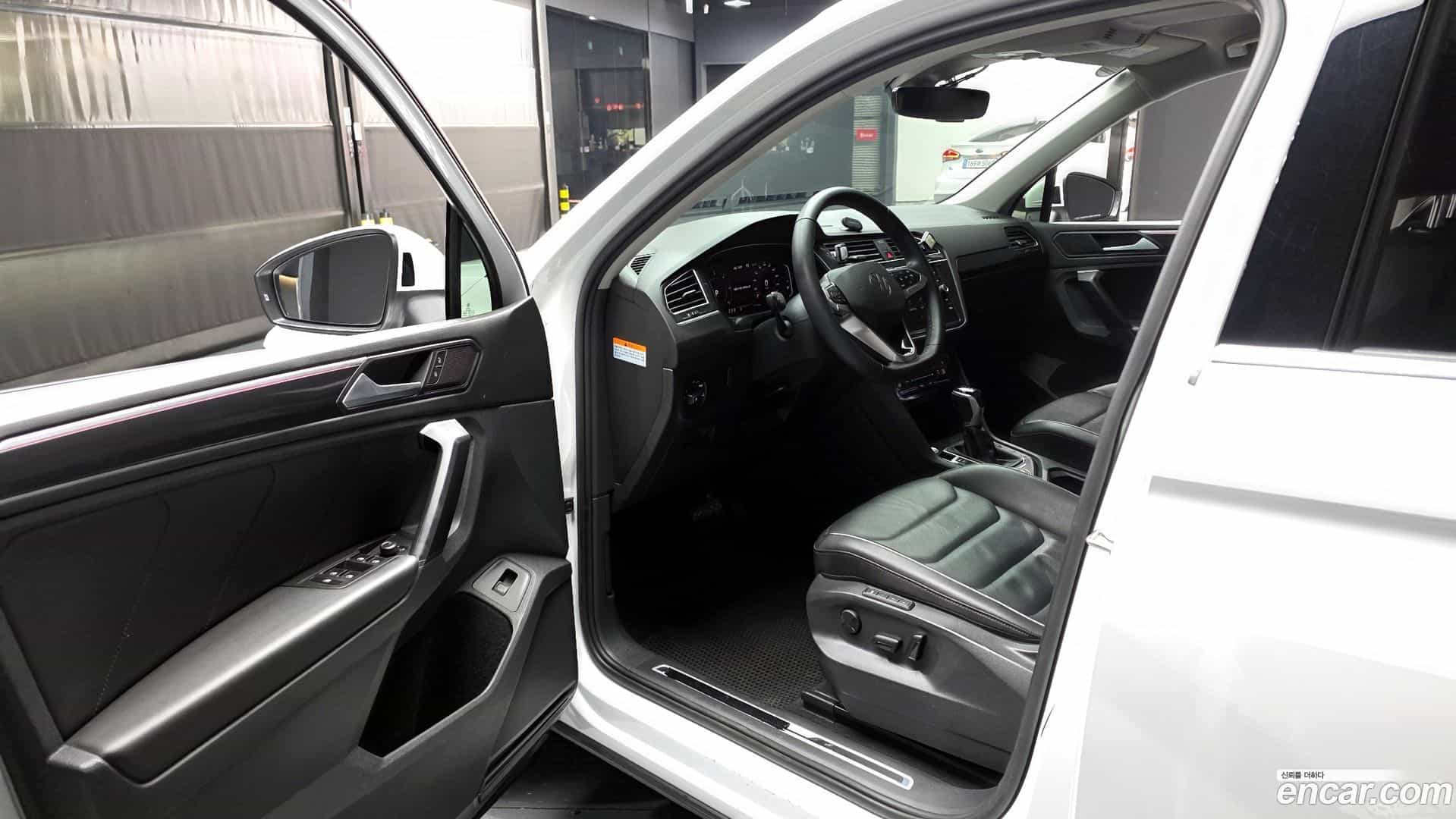 Tiguan Volkswagen 2022.3-INNER-010
