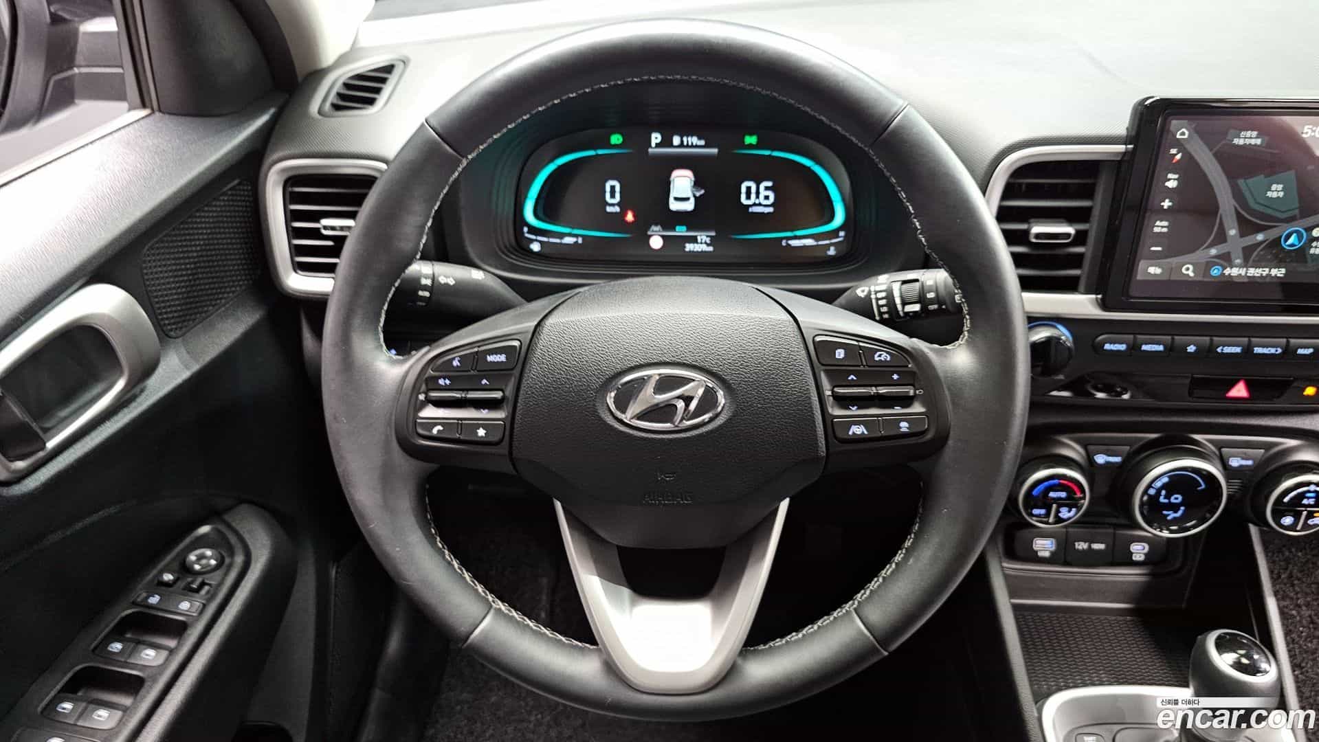 Venue Hyundai 2023.10-OPTION-016