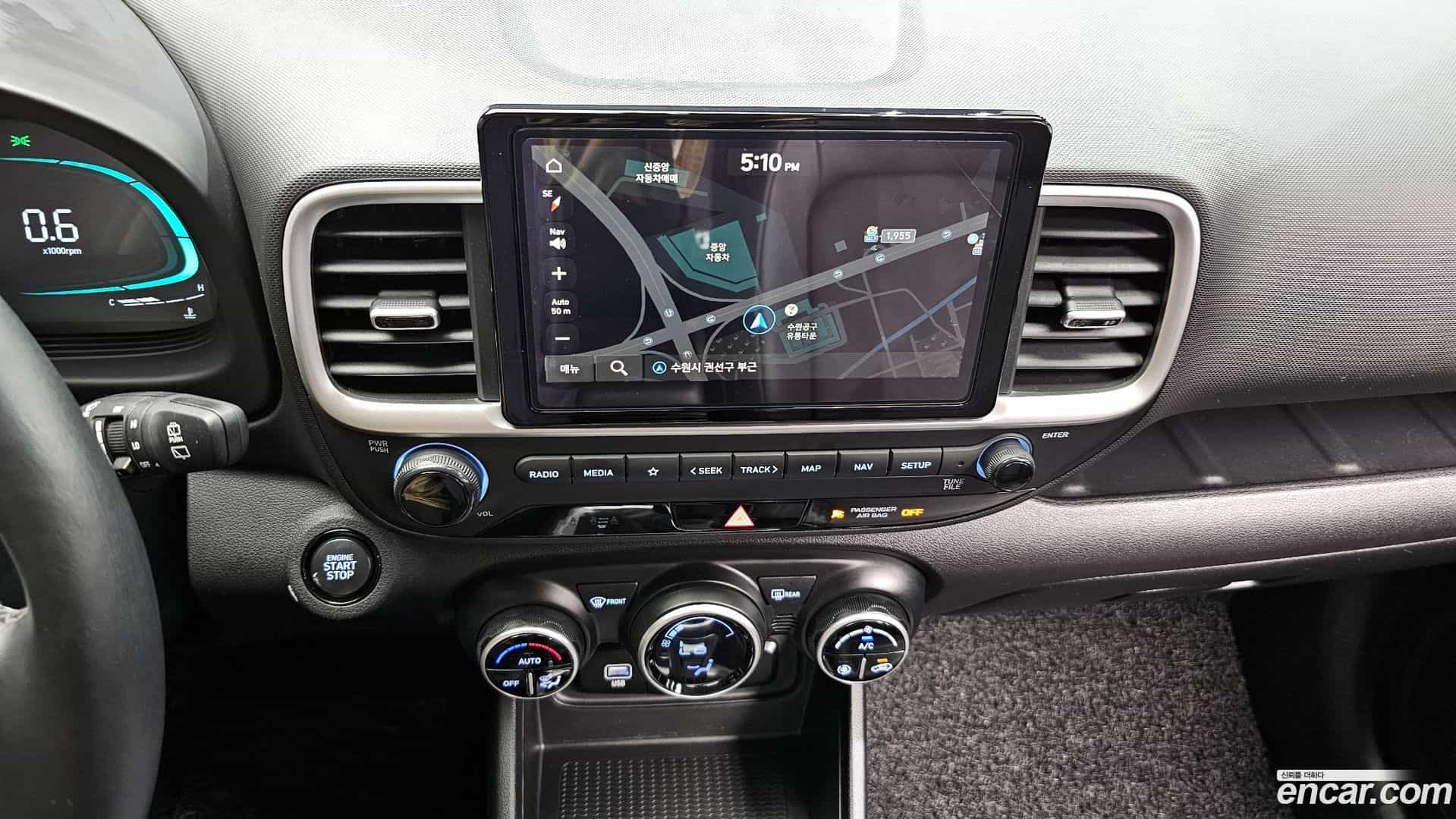 Venue Hyundai 2023.10-OPTION-017