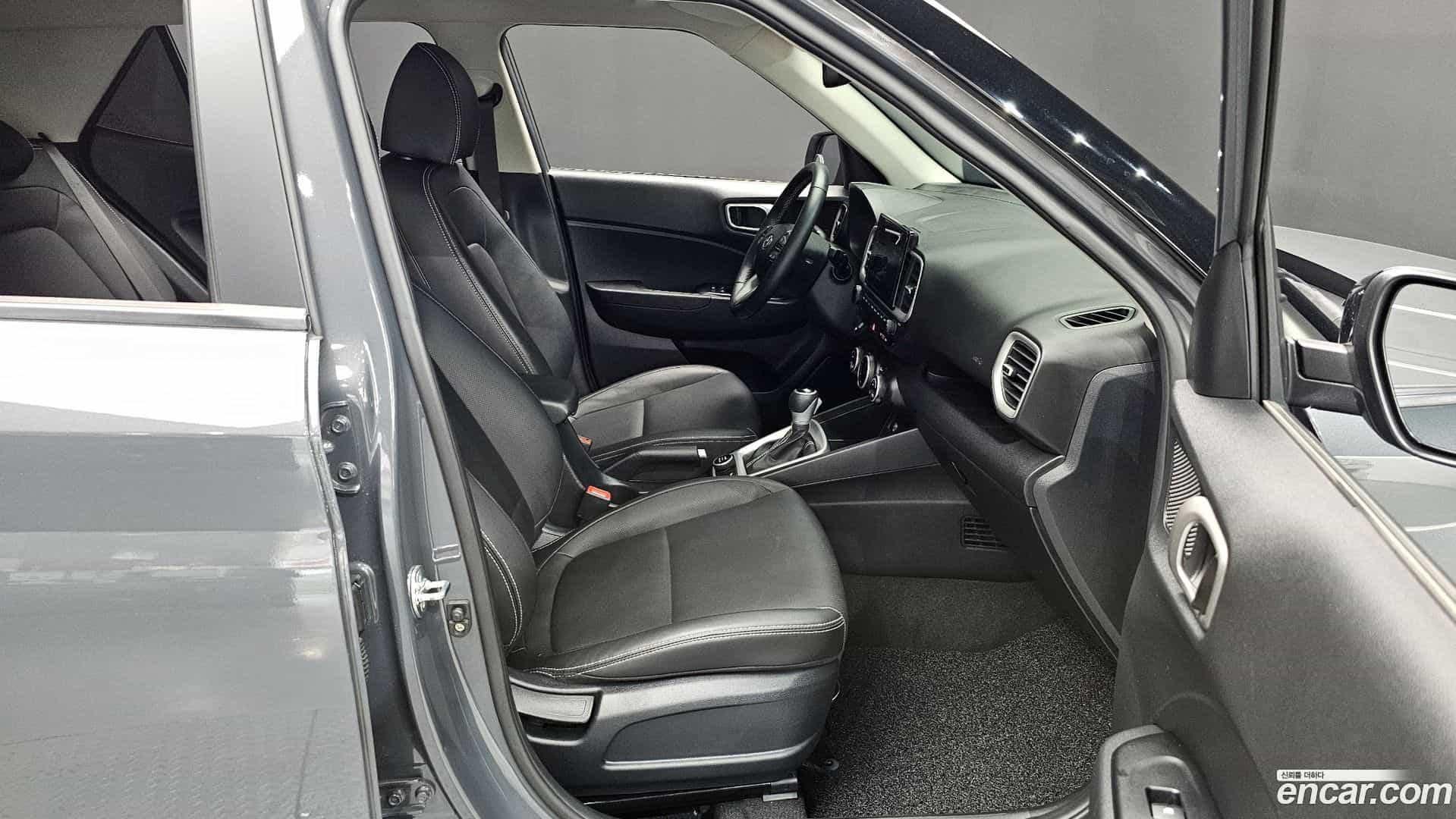 Venue Hyundai 2023.10-INNER-036