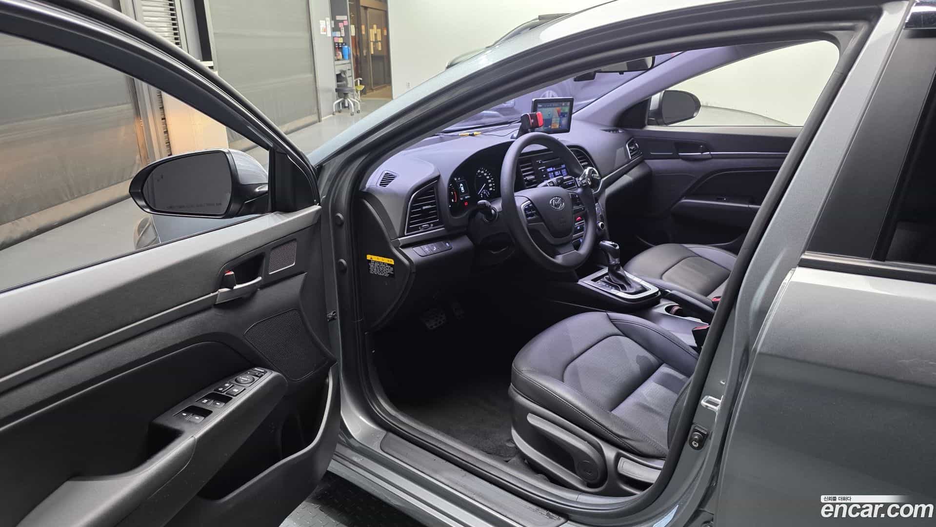 AVANTE Hyundai 2016.8-INNER-010