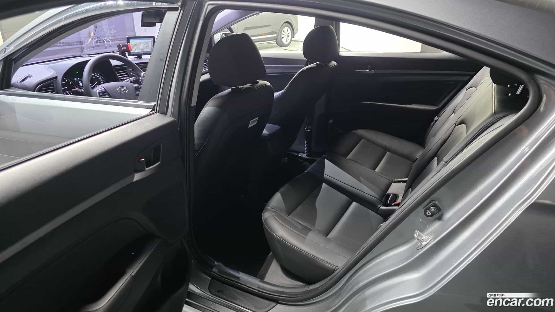 AVANTE Hyundai 2016.8-OPTION-015