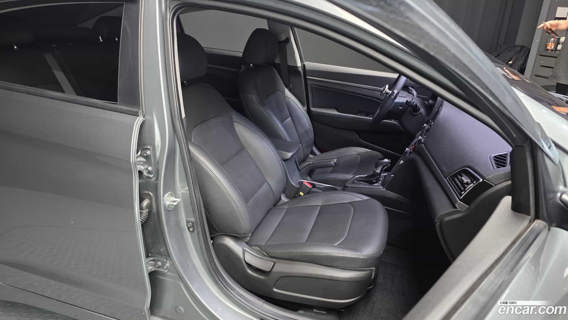AVANTE Hyundai 2016.8-OPTION-016