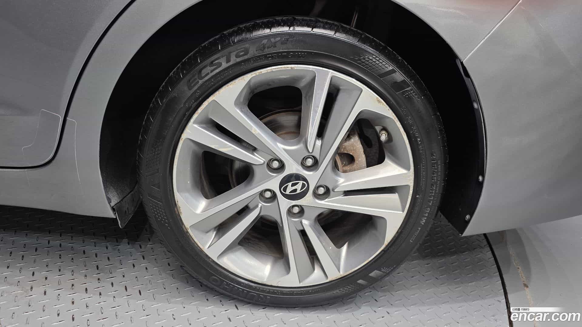 AVANTE Hyundai 2016.8-OUTER-031