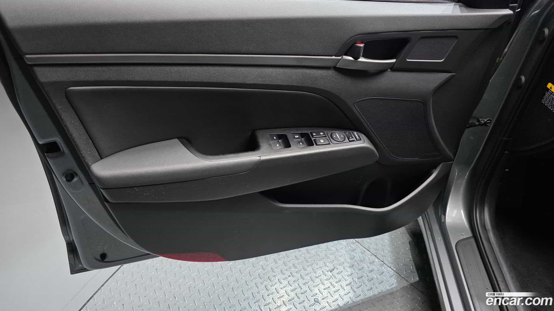 AVANTE Hyundai 2016.8-INNER-034