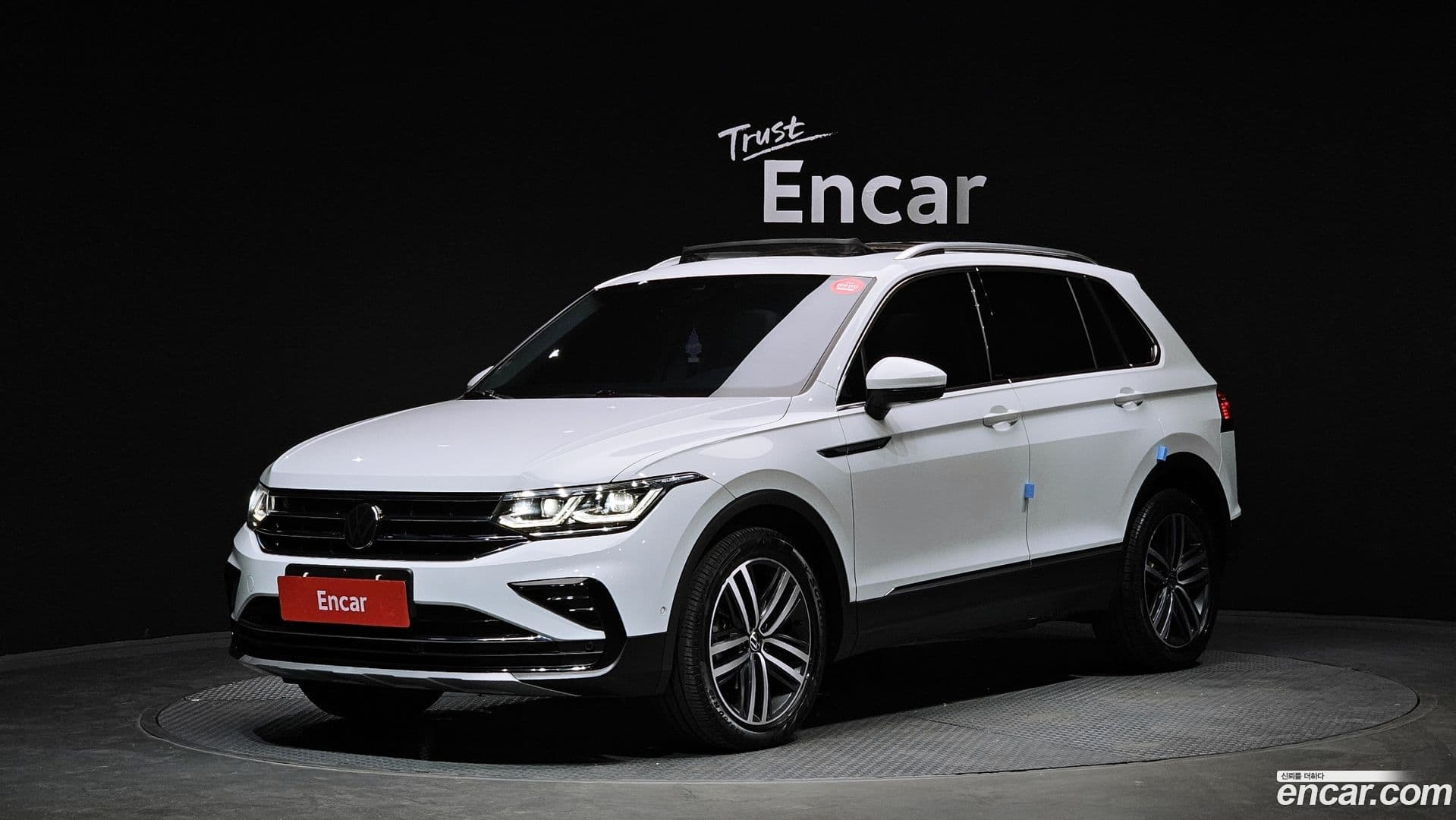 Main__Slider__Photo:Tiguan Volkswagen 2023.8-0