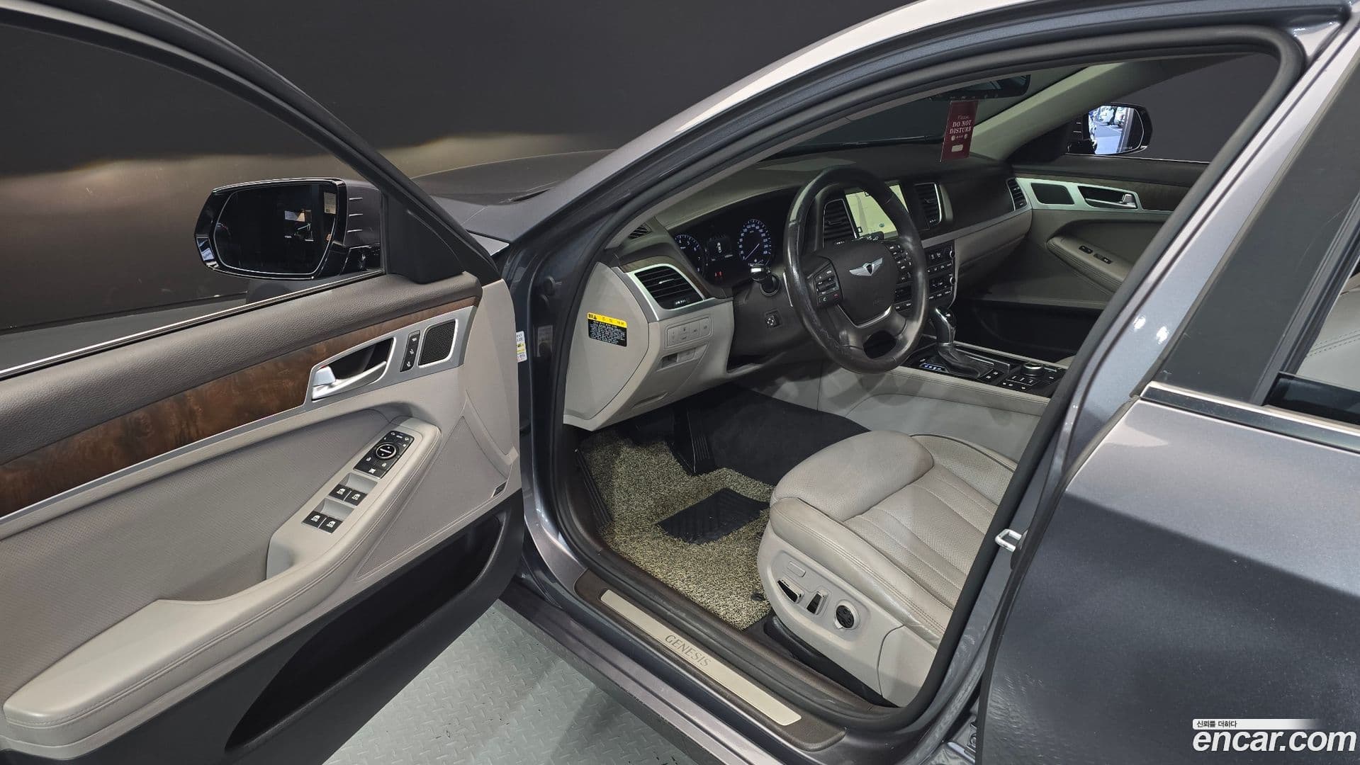 Main__Slider__Photo:Genesis Hyundai 2014.1-9